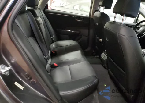 2018 Honda Clarity Touring z USA, uszkodzony, nr VIN JHMZC5F36JC006347